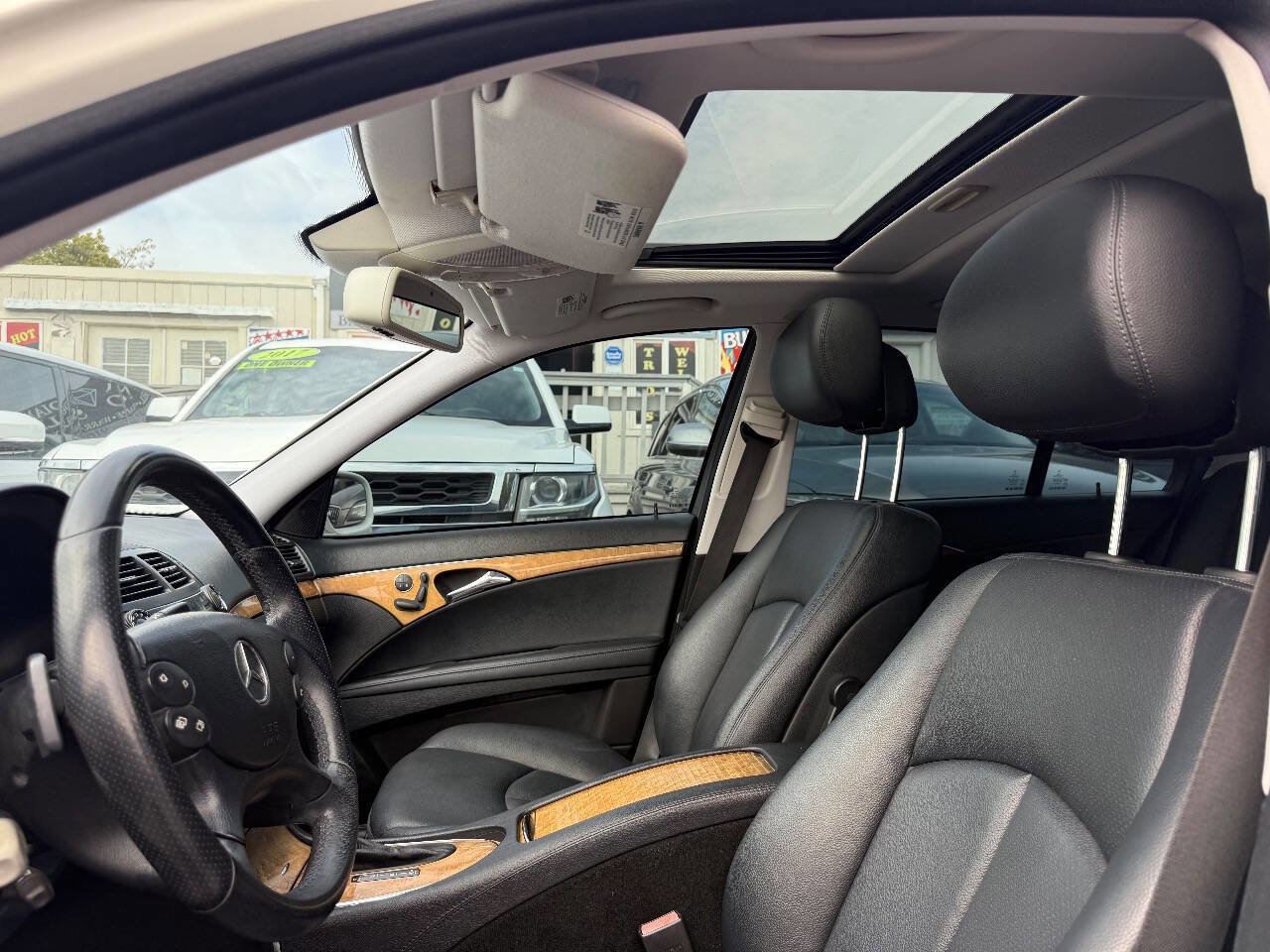 Used 2009 Mercedes-Benz E 350 Sedan image 10