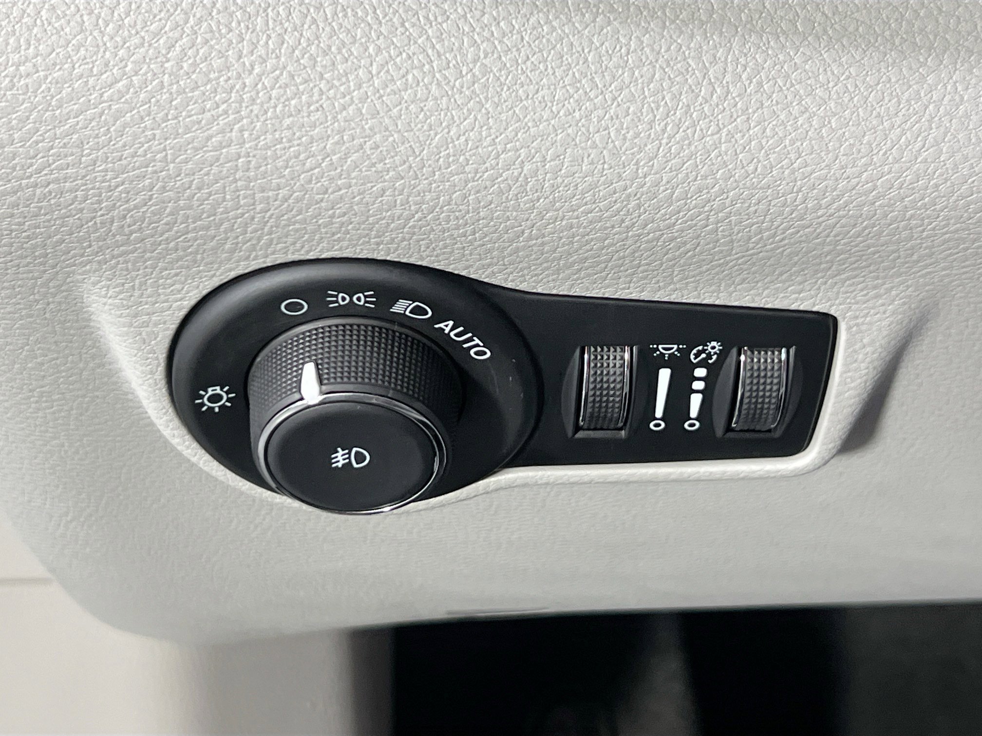 Used 2022 Jeep Compass Limited w/ Elite Group image 10