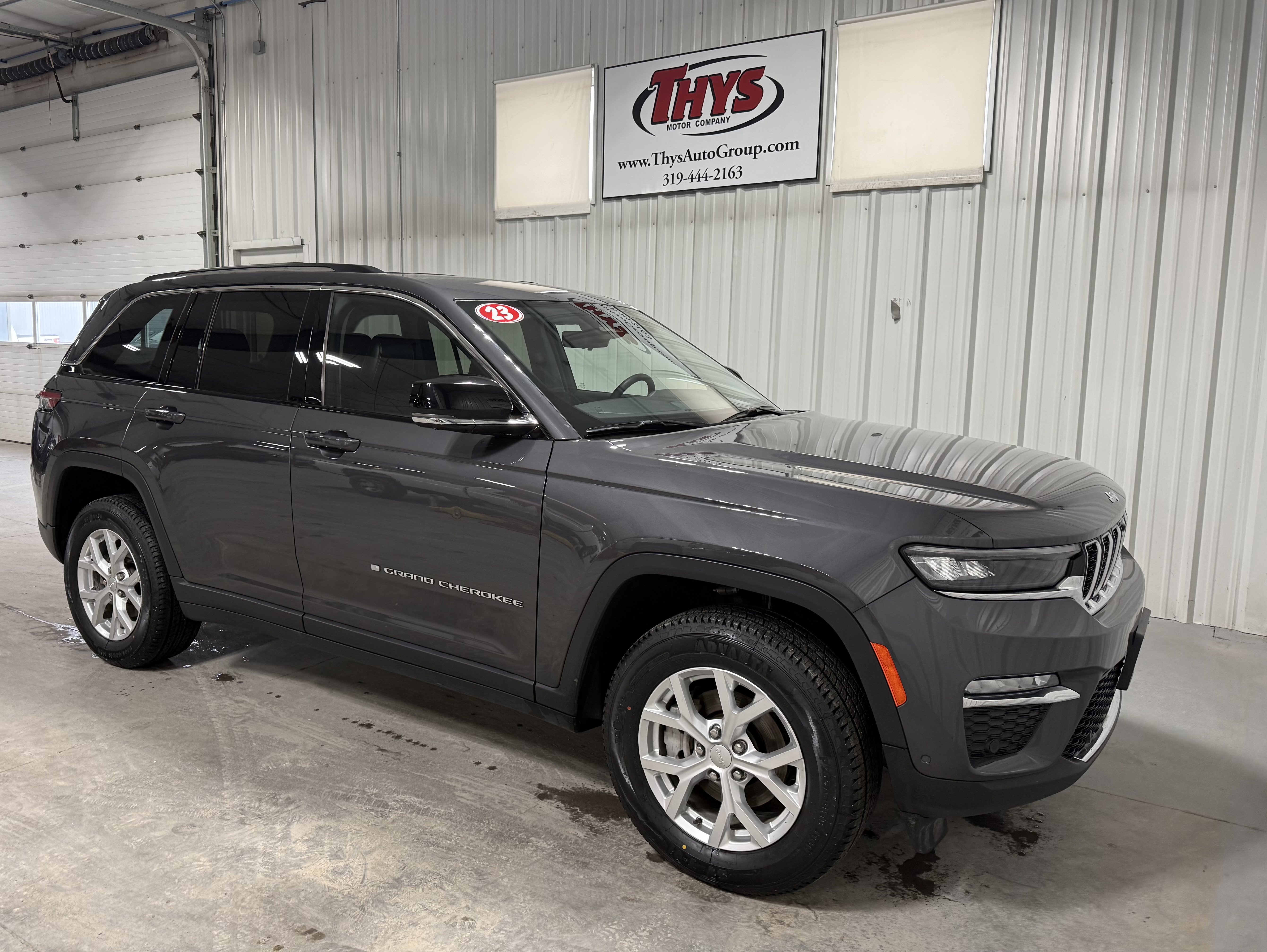 Used 2023 Jeep Grand Cherokee Limited w/ Luxury Tech Group II image 1