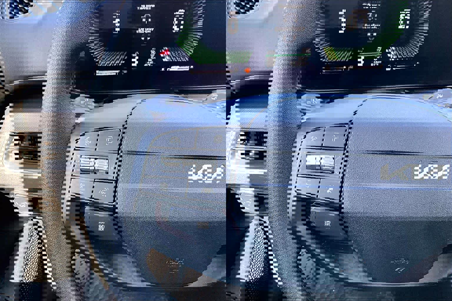 Used 2025 Kia K4 LXS image 22