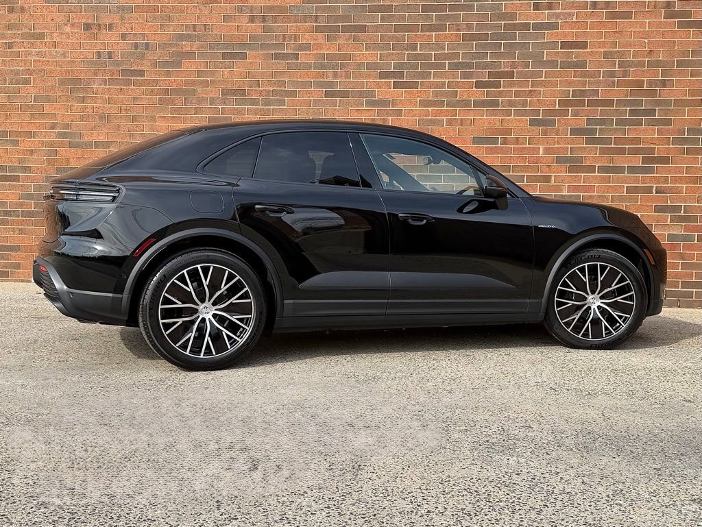 New 2026 Porsche Macan 4 Electric AWD/4WD image 7
