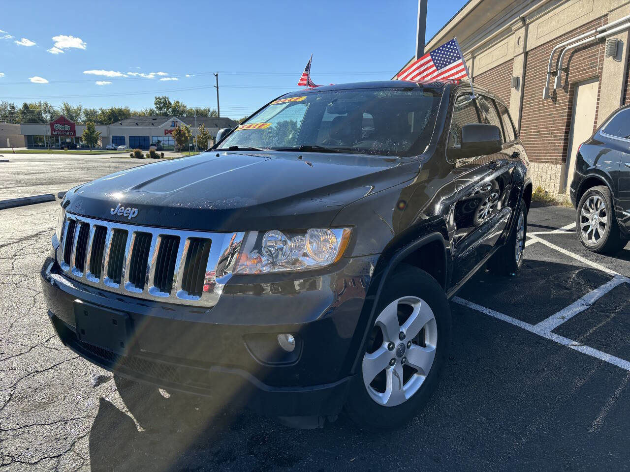 Used 2012 Jeep Grand Cherokee Laredo image 1
