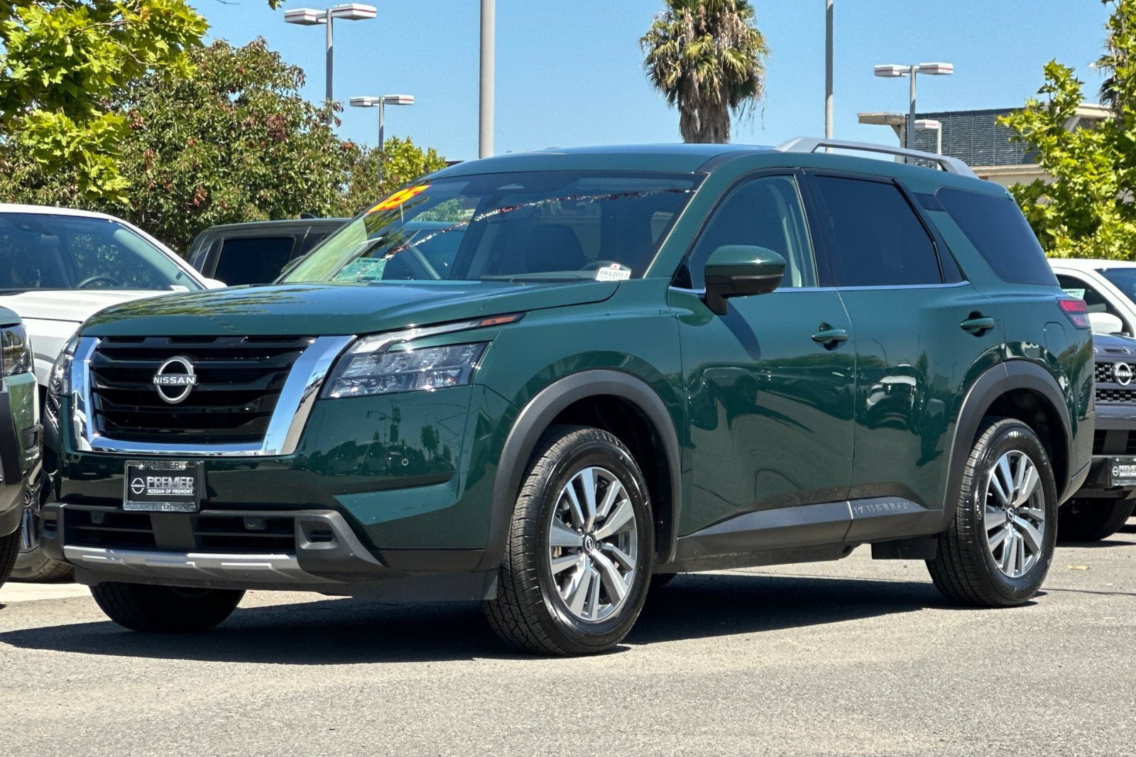 Certified 2025 Nissan Pathfinder SL FWD image 8