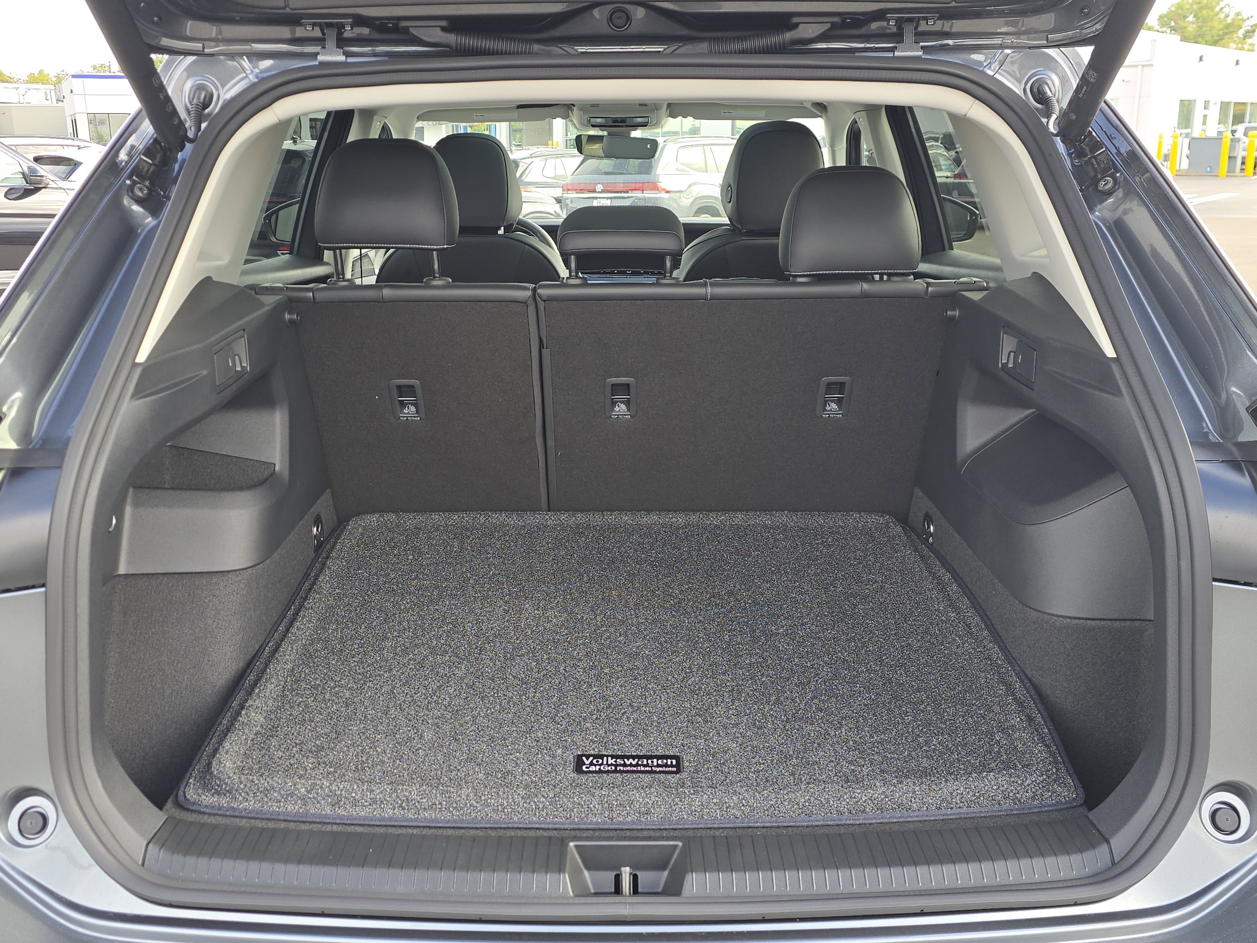 New 2025 Volkswagen Tiguan SE image 14