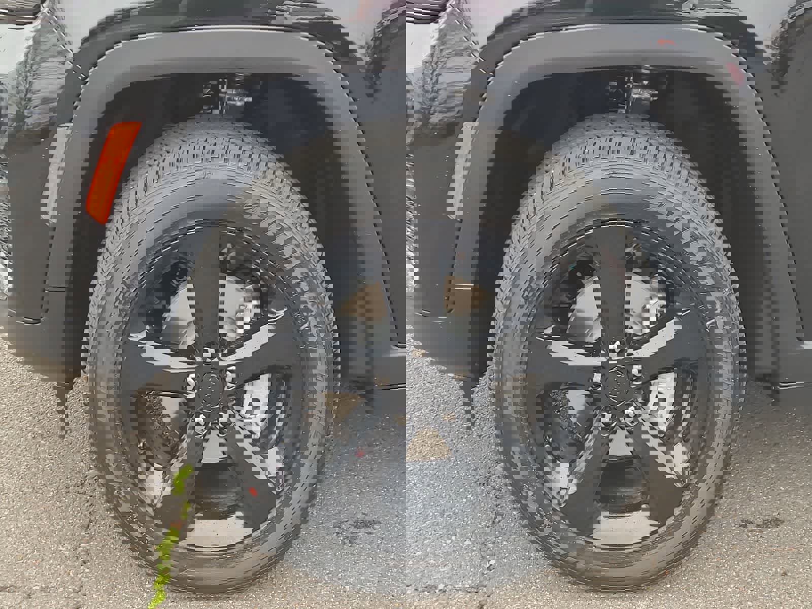 New 2025 Jeep Grand Cherokee Altitude w/ Trailer Tow Package image 16