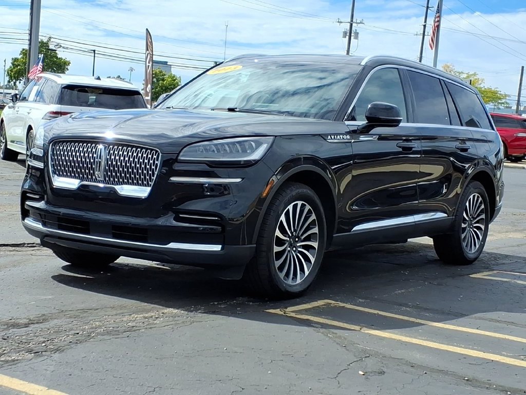 Certified 2023 Lincoln Aviator Reserve w/ Elements Package Plus AWD/4WD image 3