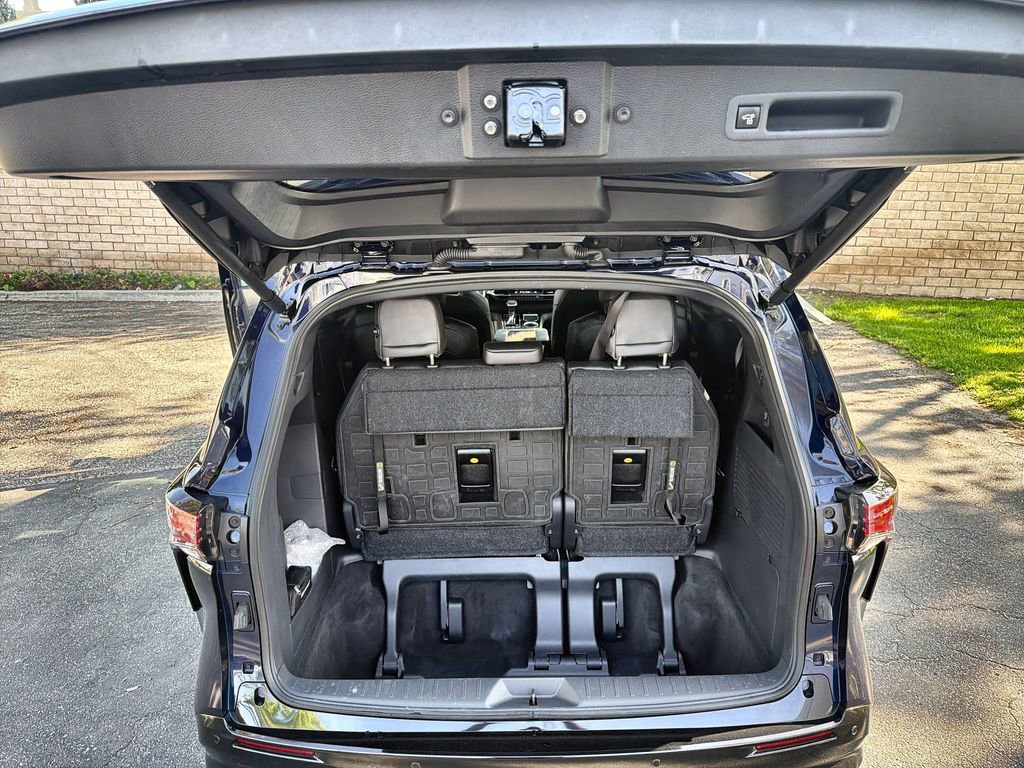 Used 2025 Toyota Sienna Platinum image 20