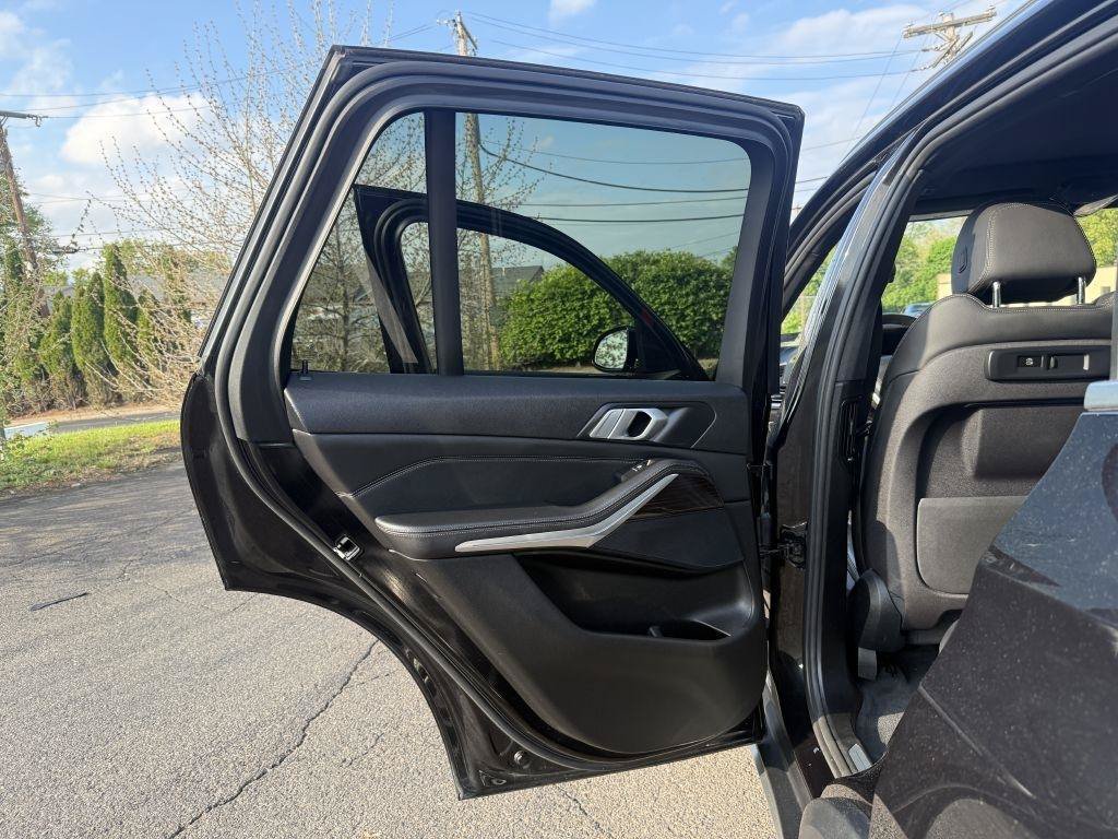 Used 2019 BMW X5 xDrive40i w/ Convenience Package AWD/4WD image 19