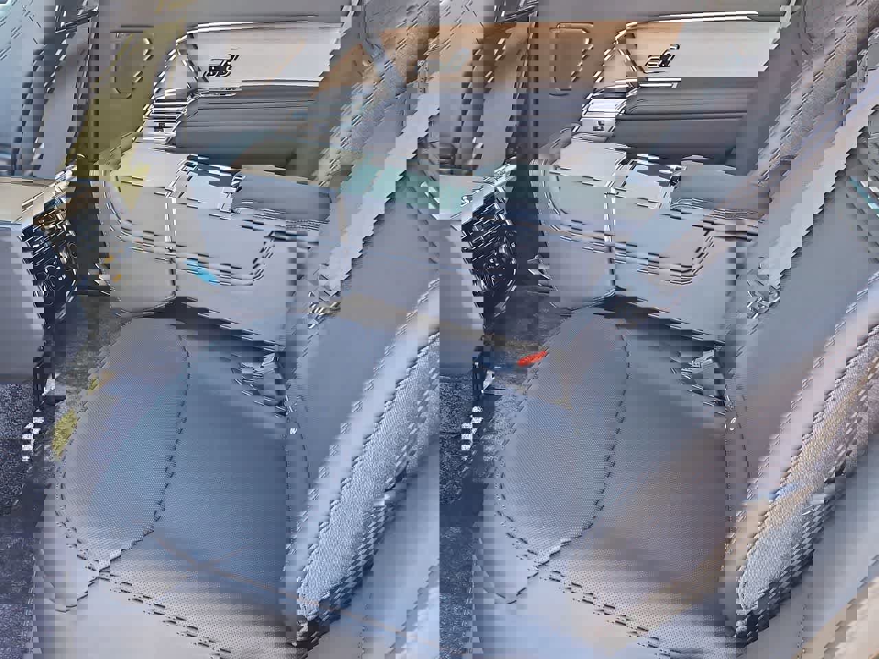 New 2026 Land Rover Range Rover SV image 17