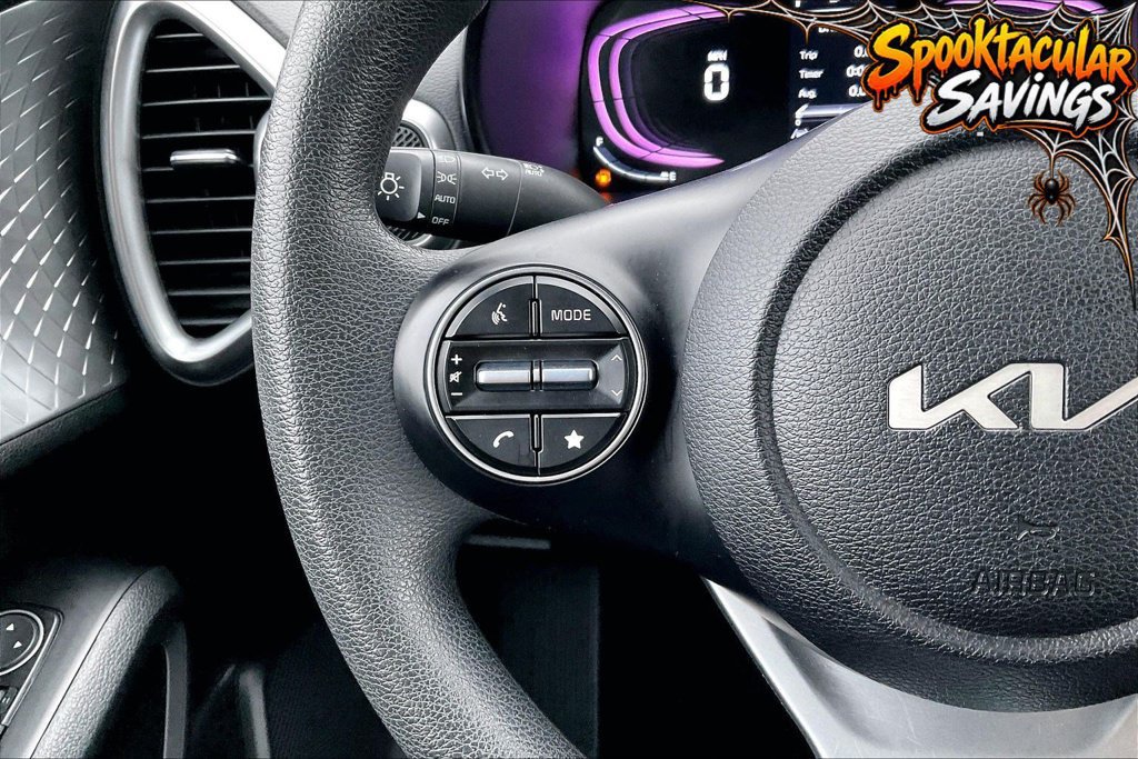 Used 2025 Kia Soul LX w/ LX Technology Package FWD image 17