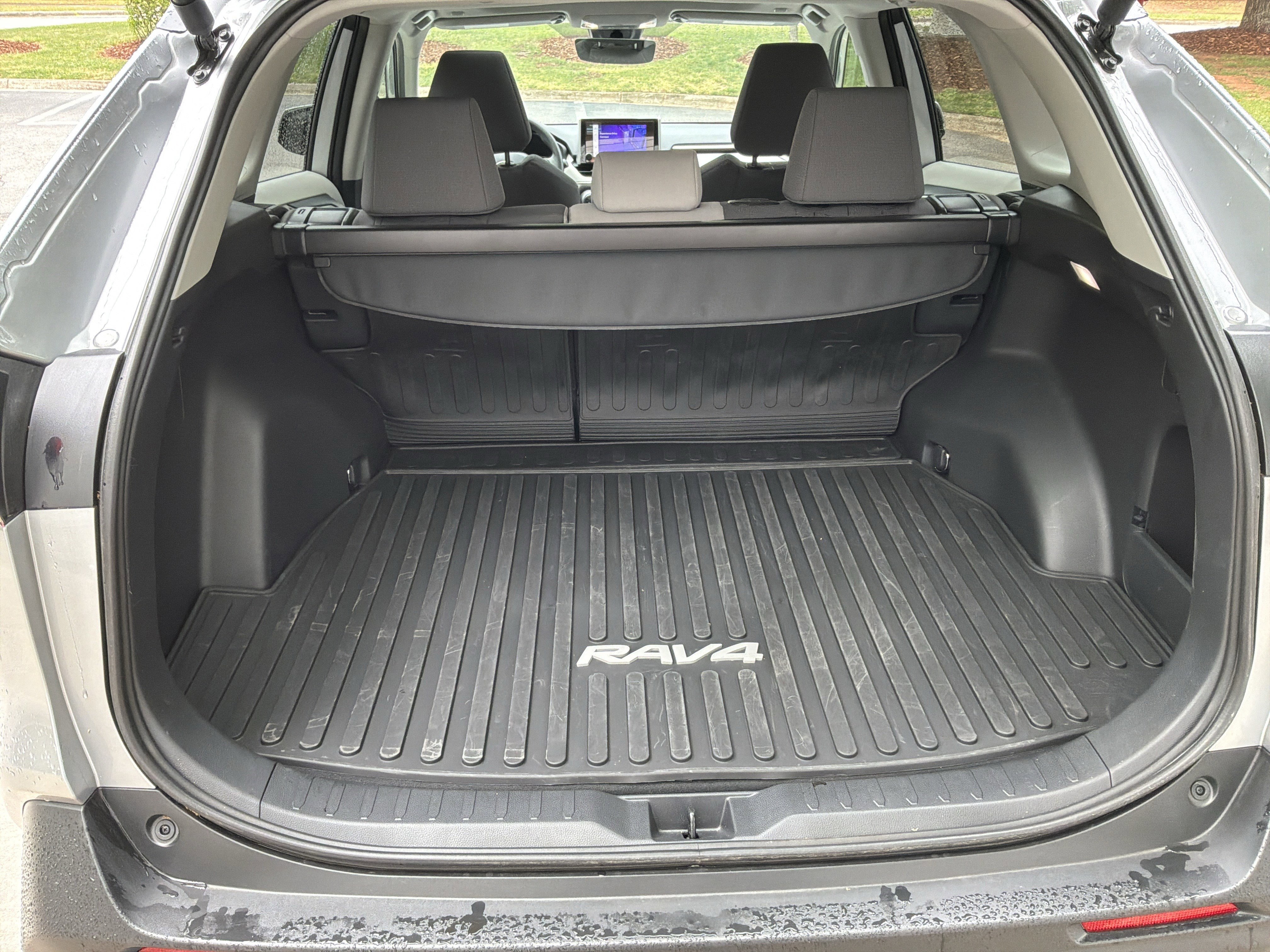 Used 2025 Toyota RAV4 XLE w/ Convenience Package FWD image 32