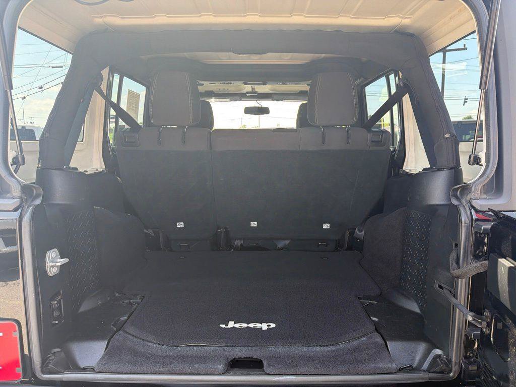 Used 2017 Jeep Wrangler Unlimited Sahara AWD/4WD image 10