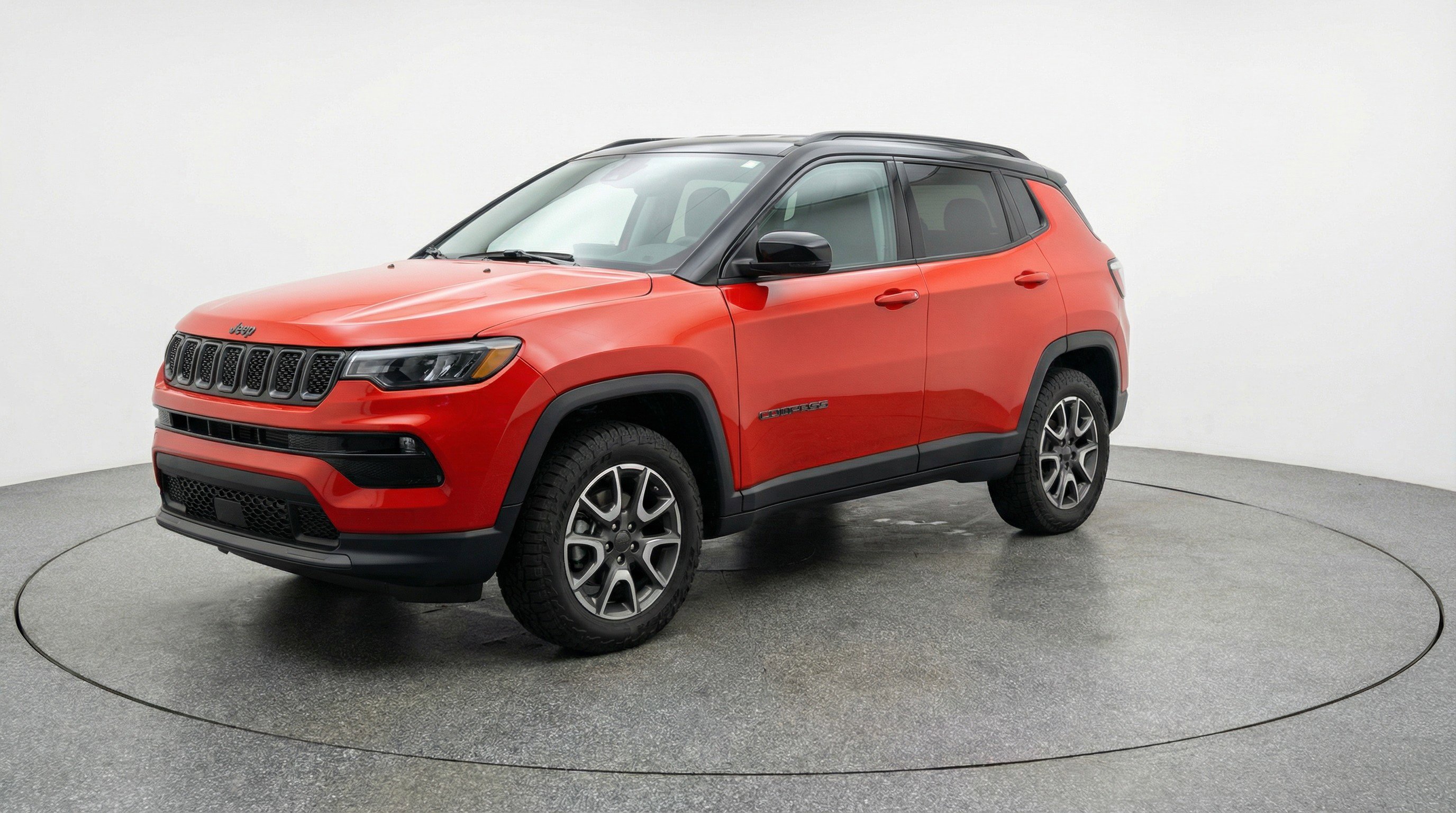 Used 2025 Jeep Compass Trailhawk AWD/4WD image 3