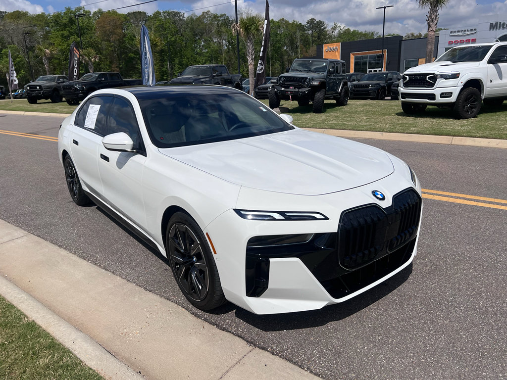 Used 2025 BMW 740i image 1