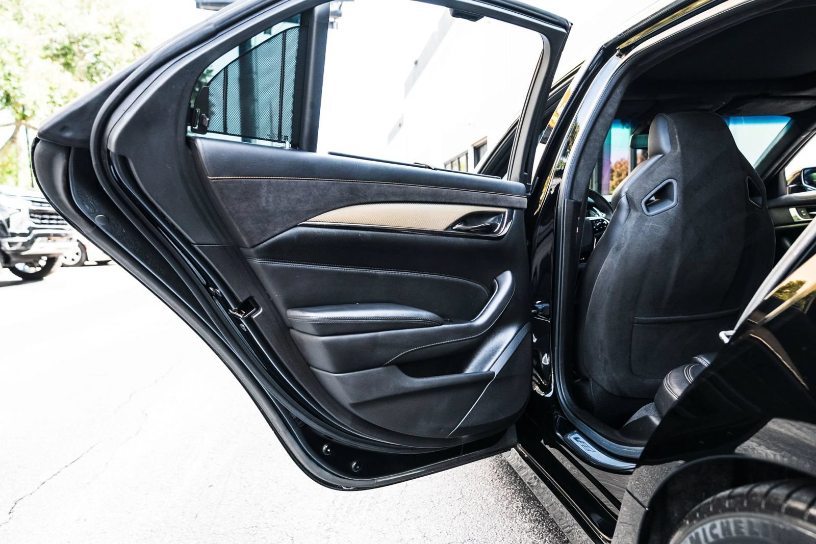 Used 2018 Cadillac CTS V w/ Luxury Package RWD image 18