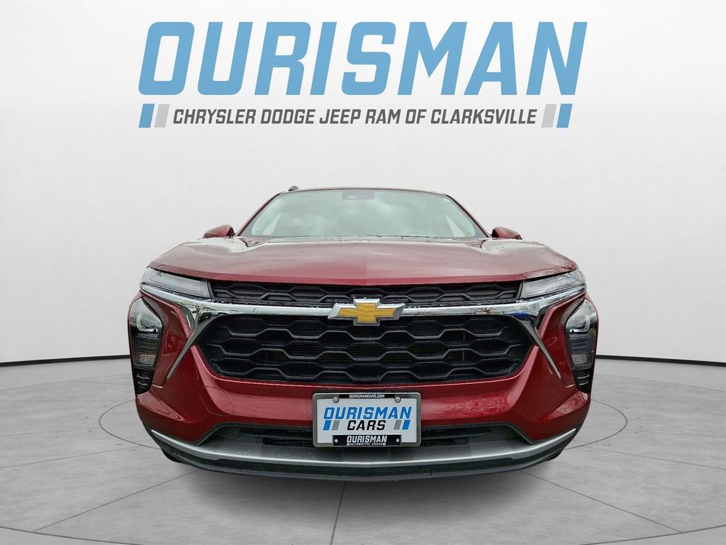 Used 2025 Chevrolet Trax LT image 2