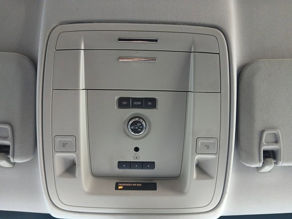 Used 2018 Chevrolet Suburban LT RWD image 7