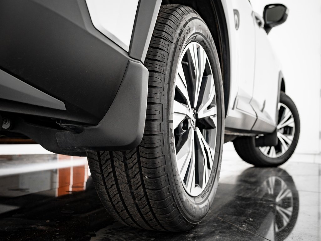 Used 2023 Nissan Rogue SV image 37