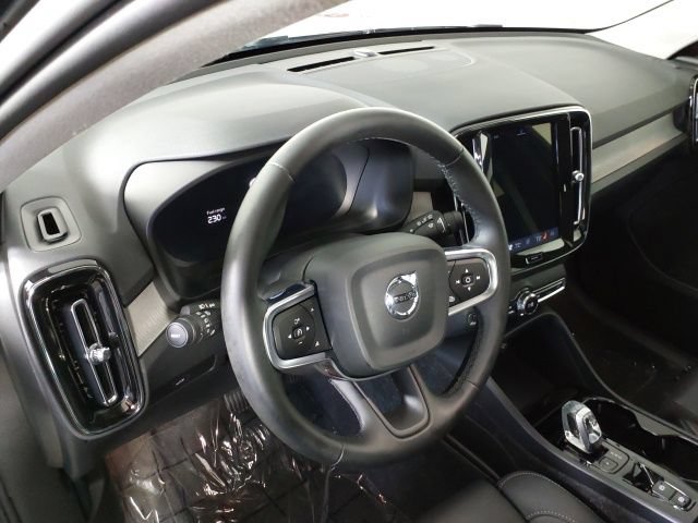 Used 2025 Volvo XC40 B5 Plus AWD/4WD image 10