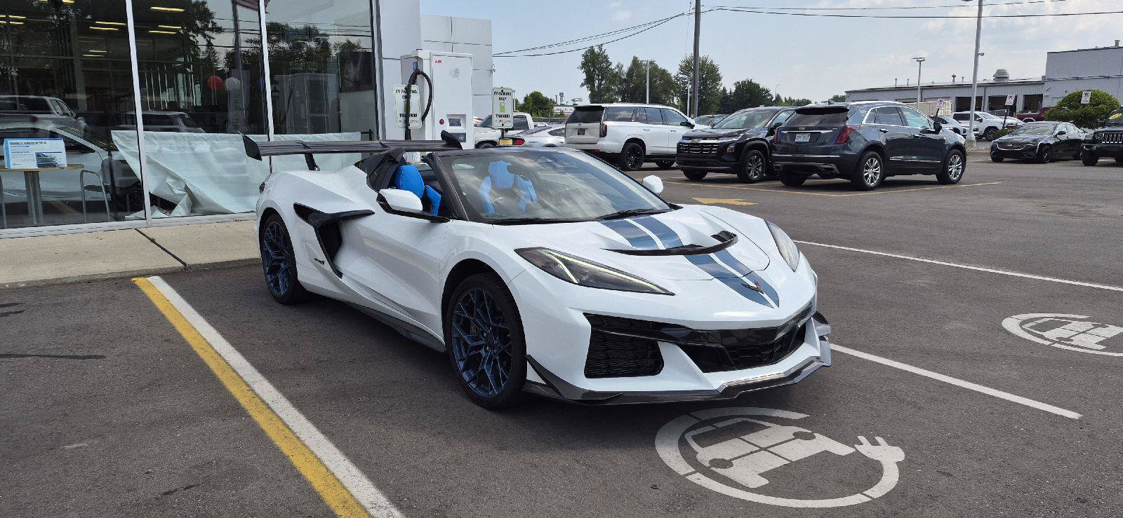 Used 2025 Chevrolet Corvette ZR1 w/ ZR1 Carbon Fiber Aero Package RWD image 2