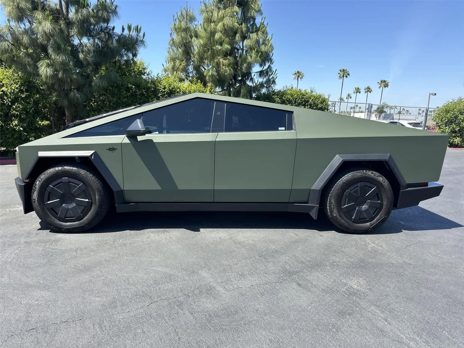 Used 2024 Tesla Cybertruck Cyberbeast AWD/4WD image 3