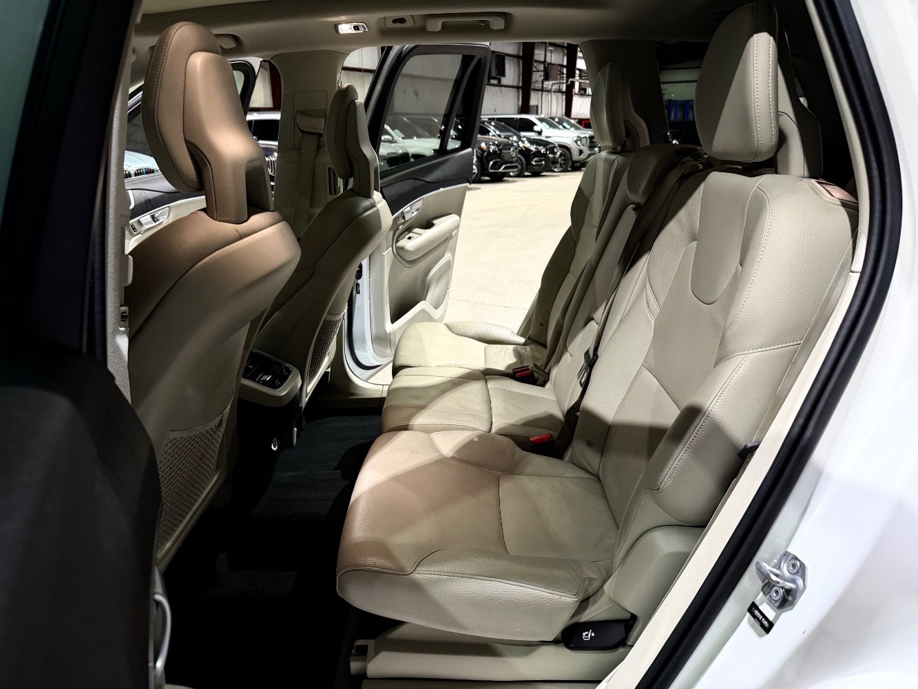 Used 2020 Volvo XC90 T5 Momentum w/ Protection Package Premier FWD image 17