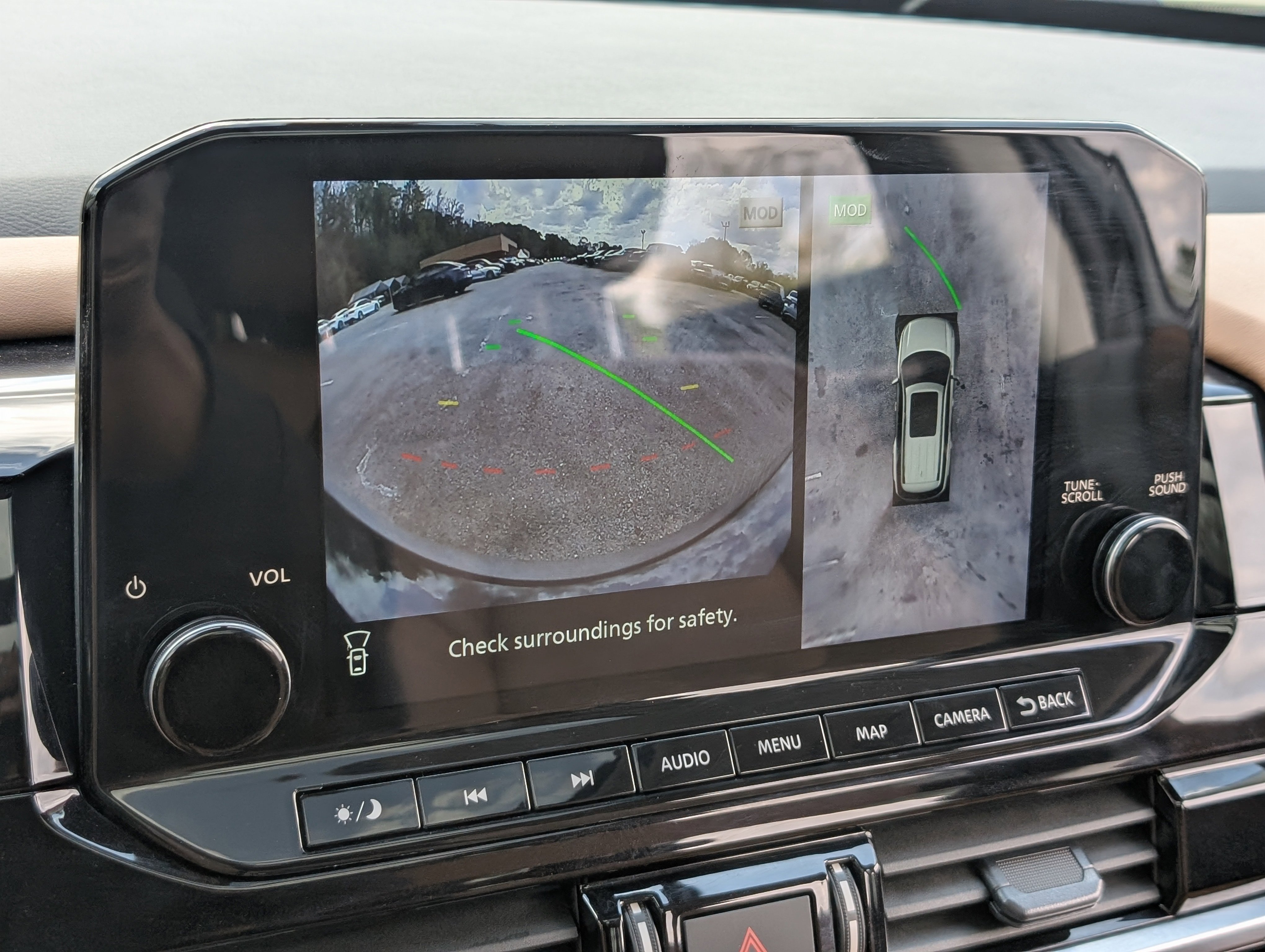 Used 2024 Nissan Pathfinder Platinum w/ Cargo Package image 32