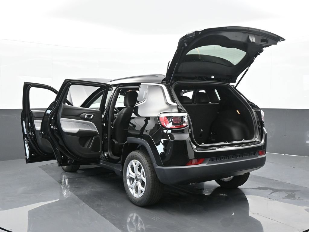 Used 2025 Jeep Compass Latitude image 66