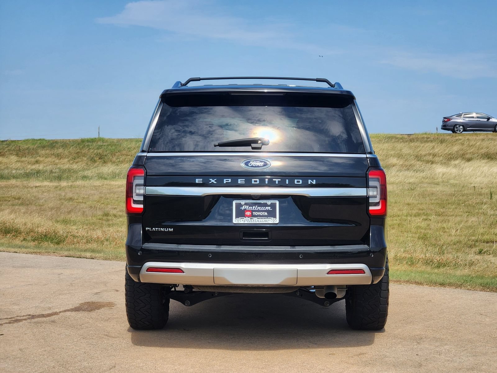 Used 2023 Ford Expedition Platinum AWD/4WD image 8