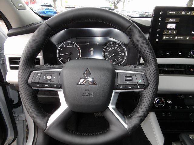 New 2026 Mitsubishi Outlander SE image 31