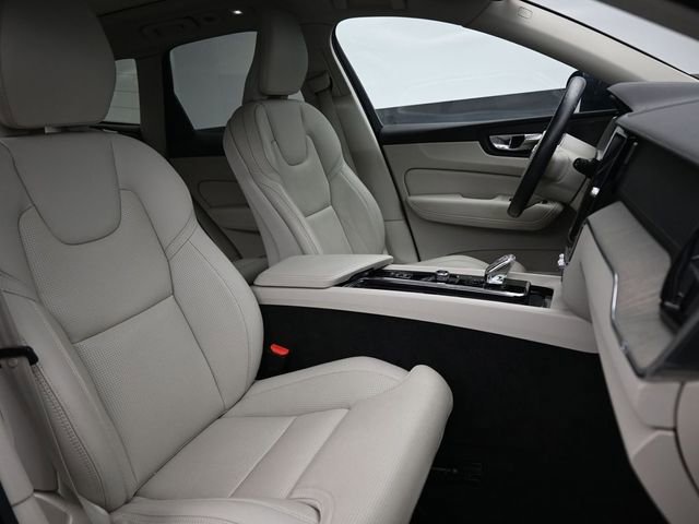 Used 2023 Volvo XC60 B6 Ultimate w/ Climate Package image 35