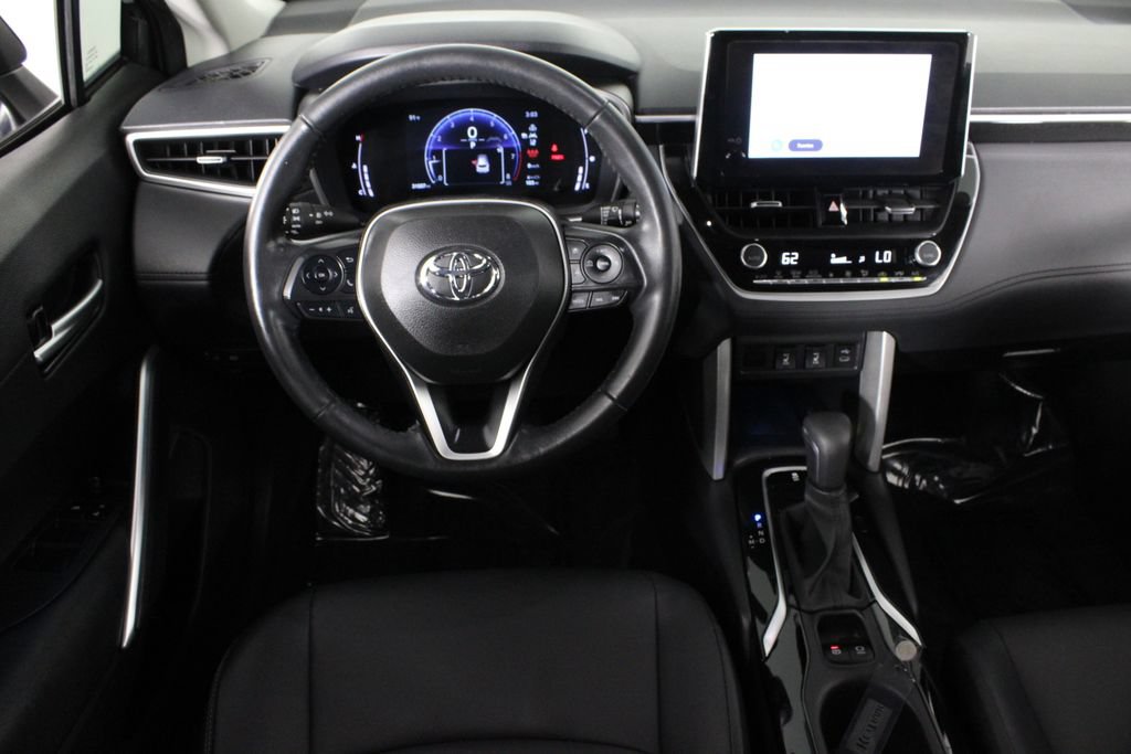 Used 2023 Toyota Corolla Cross XLE w/ Convenience Package FWD image 6