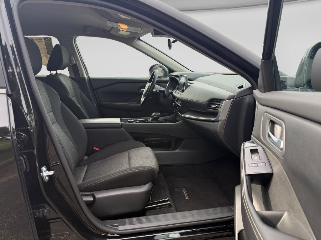 Used 2024 Nissan Rogue SV AWD/4WD image 17