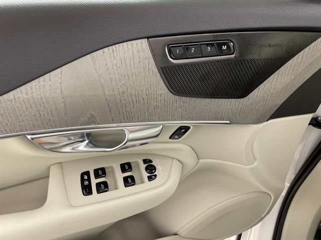 Certified 2025 Volvo XC90 T8 Plus w/ Protection Package Premier AWD/4WD image 17