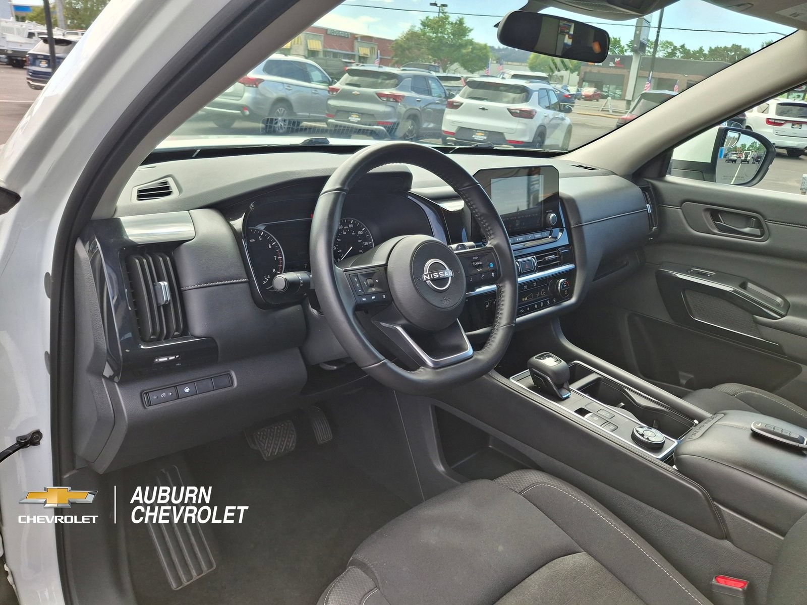 Used 2024 Nissan Pathfinder SV AWD/4WD image 14