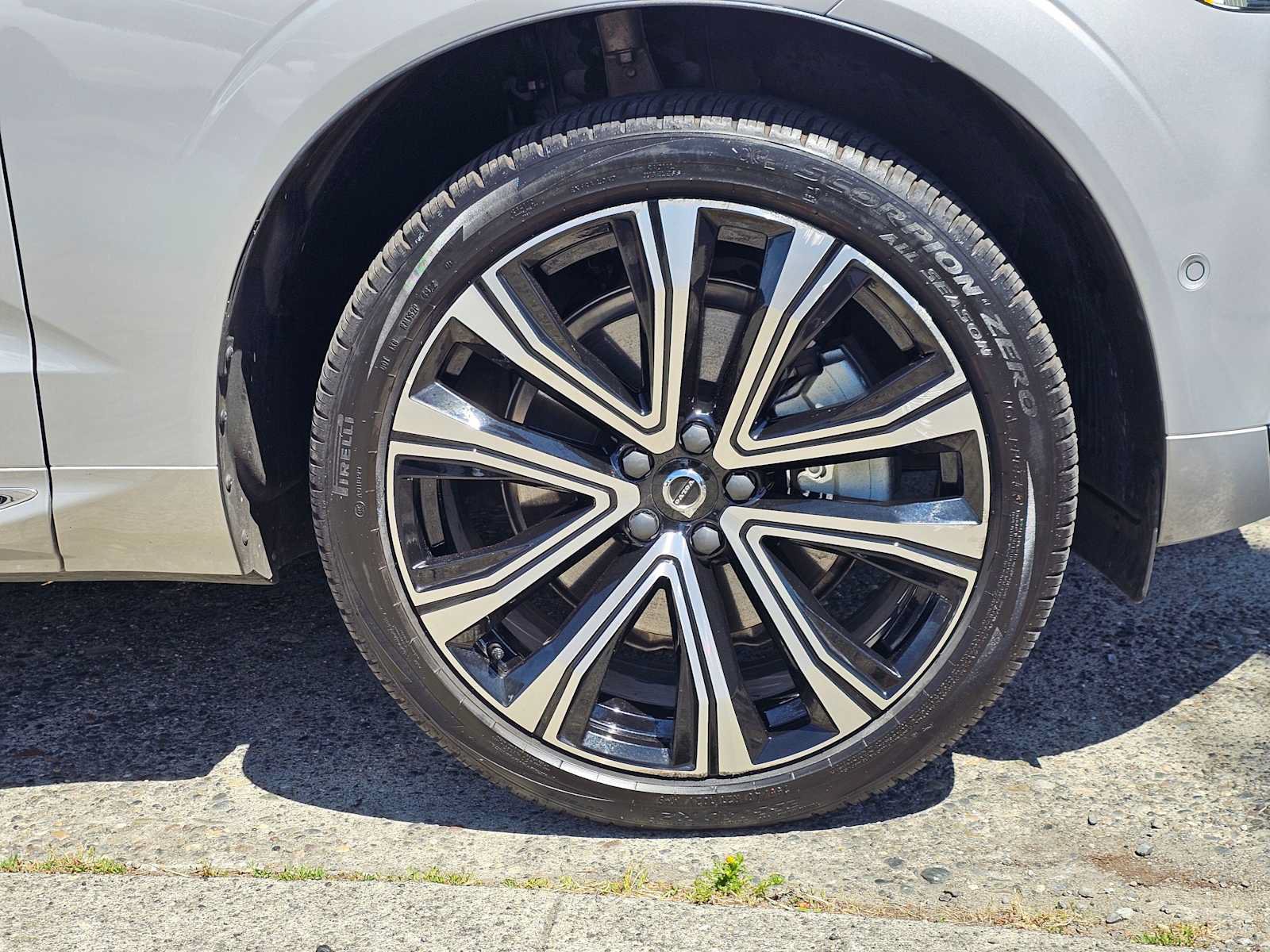 Used 2023 Volvo XC60 T8 Ultimate AWD/4WD image 9