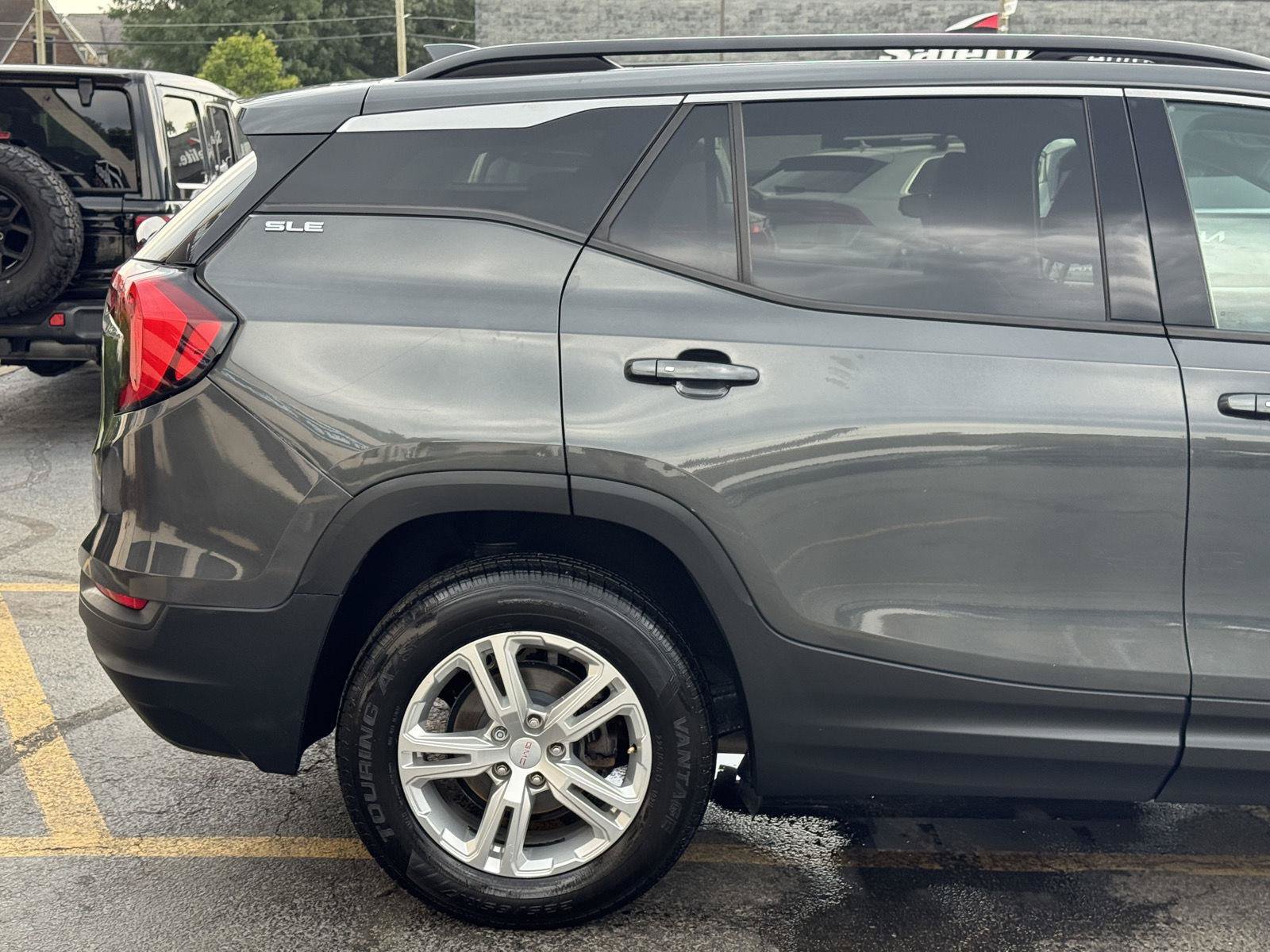 Used 2019 GMC Terrain SLE w/ Driver Convenience Package FWD image 10