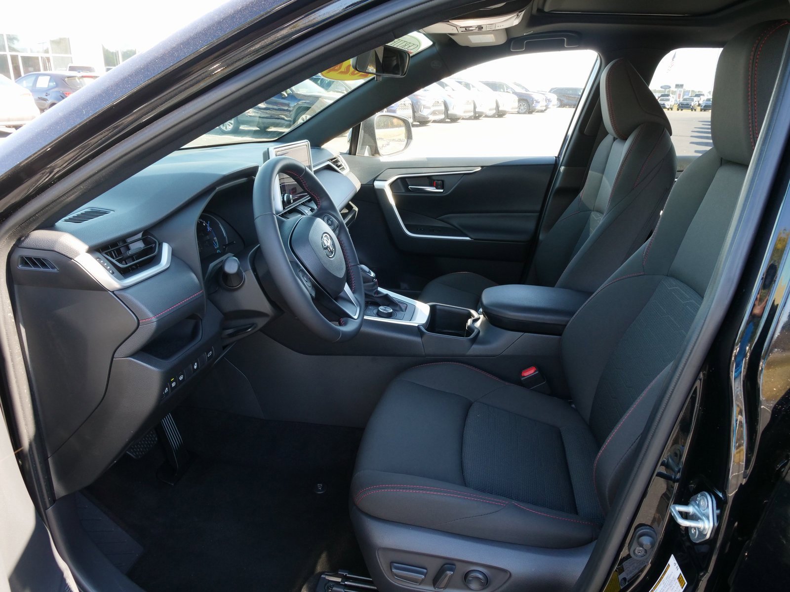 Used 2024 Toyota RAV4 SE image 15