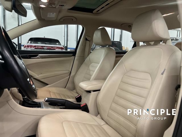 Used 2017 Volkswagen Passat 1.8T SEL Premium FWD image 15