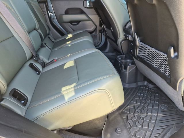 Used 2025 Jeep Gladiator Mojave AWD/4WD image 19