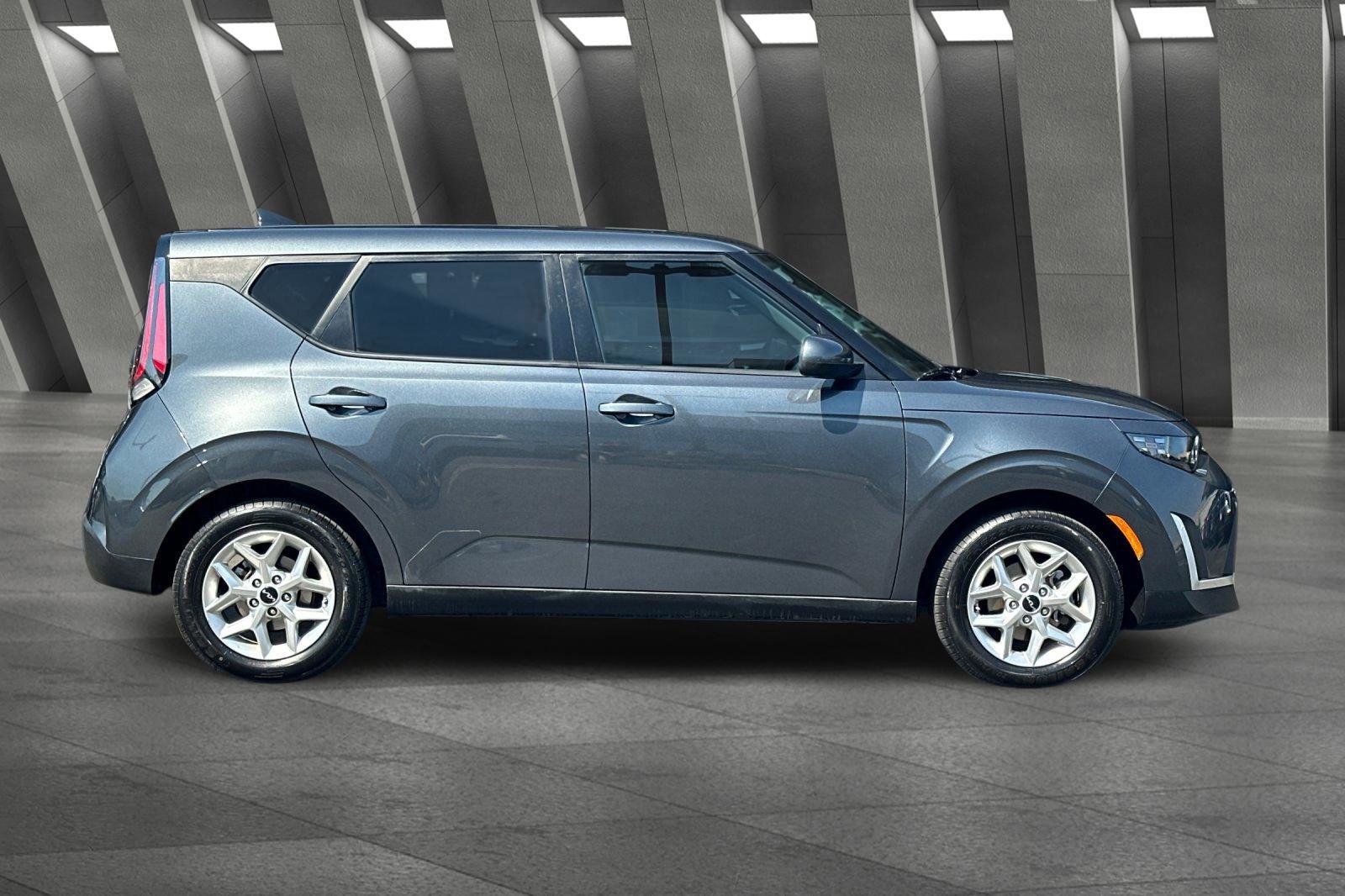 Used 2023 Kia Soul LX w/ Option Group 015 image 3