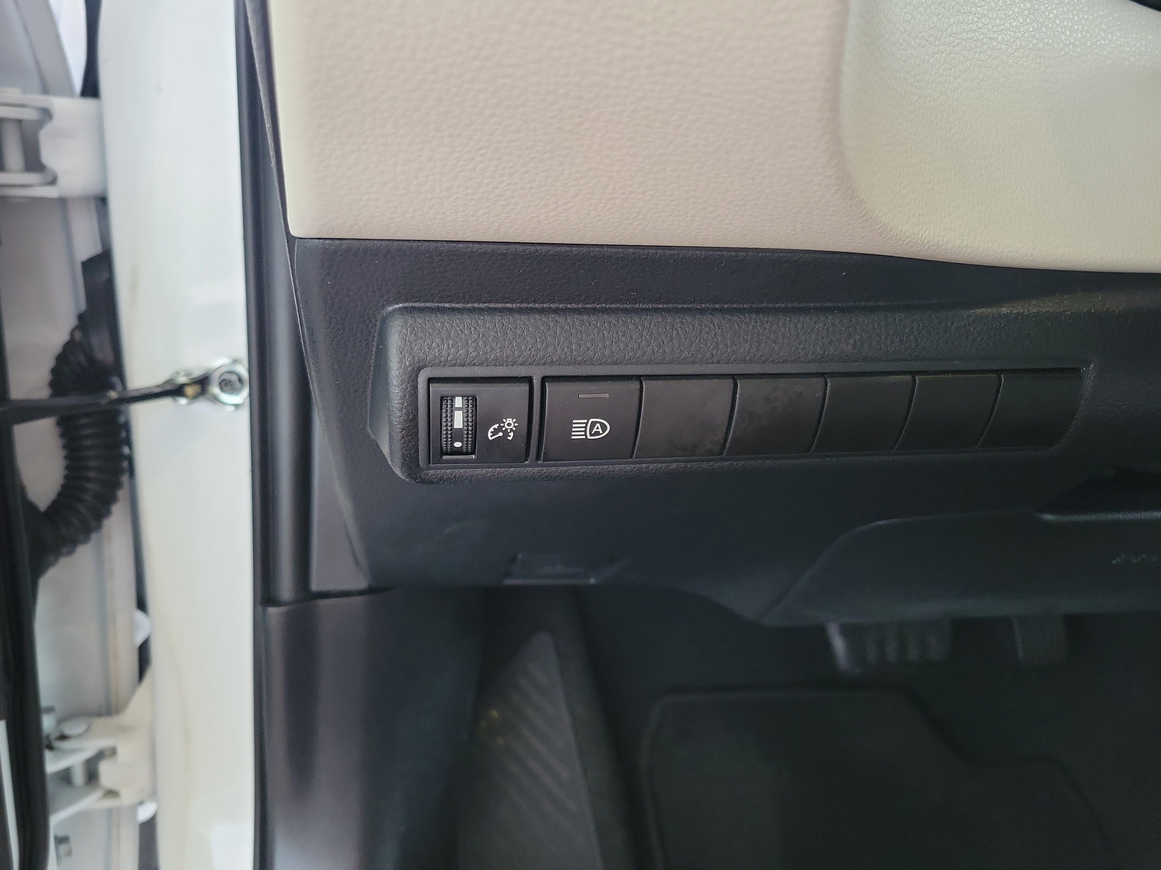 Used 2024 Toyota Corolla LE image 29