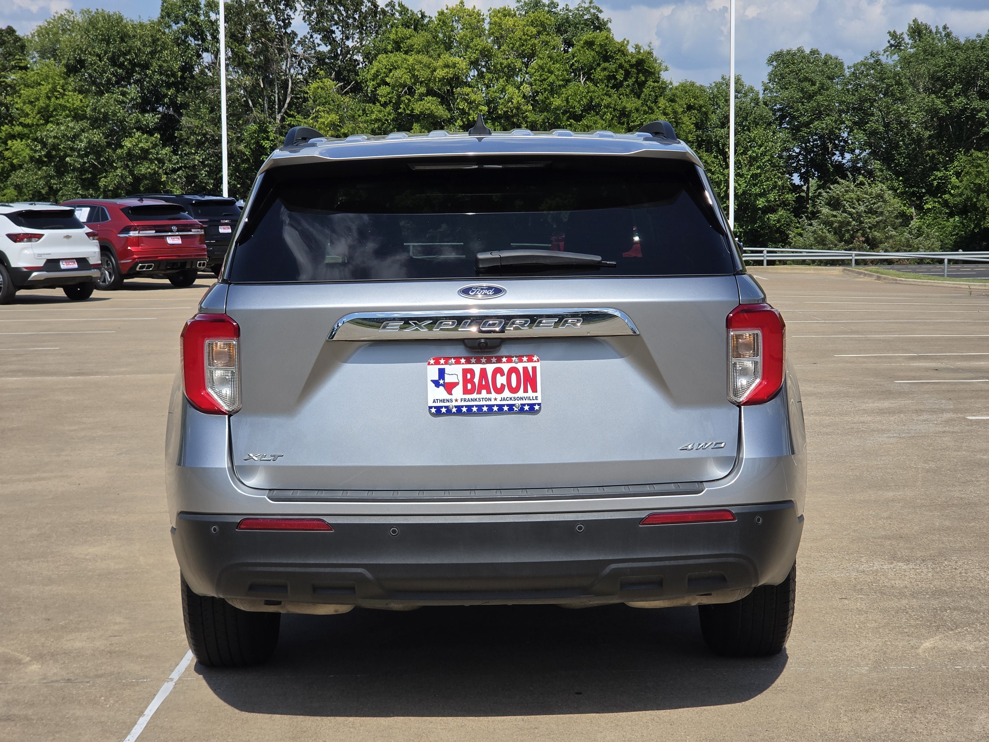 Used 2024 Ford Explorer XLT AWD/4WD image 5