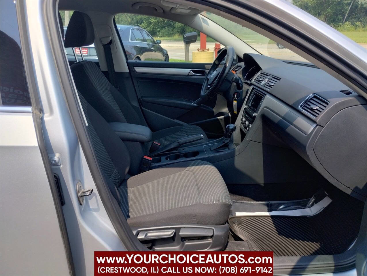 Used 2017 Volkswagen Passat 1.8T S image 22