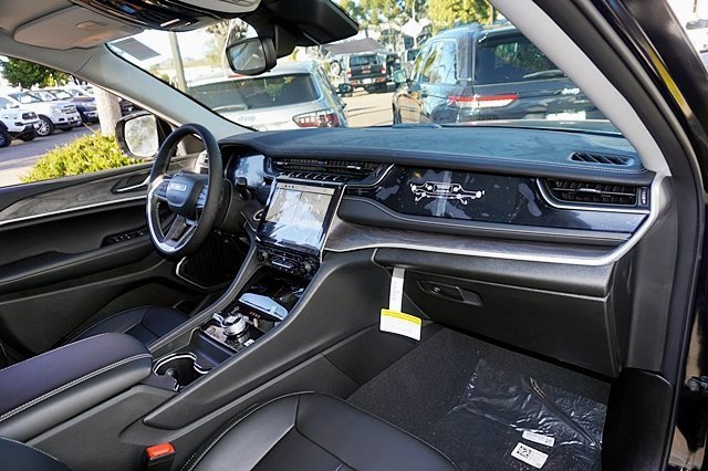 New 2023 Jeep Grand Cherokee Limited 4xe image 11