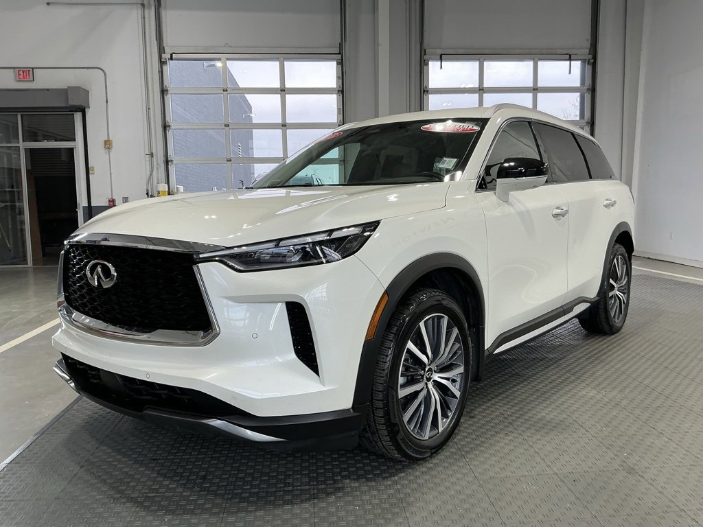 Used 2023 INFINITI QX60 Sensory w/ Vision Package image 2
