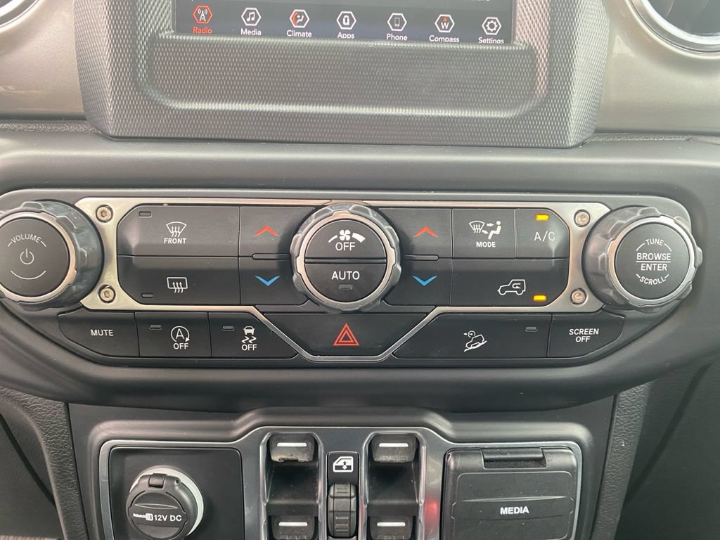 Used 2020 Jeep Wrangler Unlimited Sahara AWD/4WD image 16