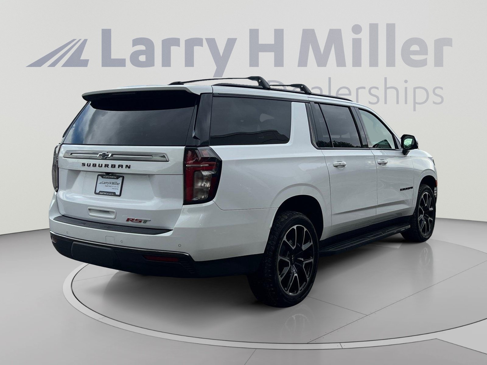Used 2021 Chevrolet Suburban RST w/ Luxury Package AWD/4WD image 5