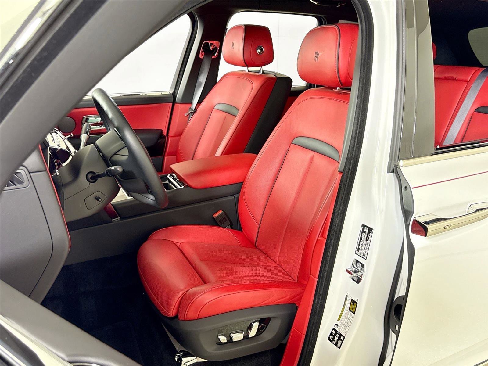 Used 2024 Rolls-Royce Cullinan image 13