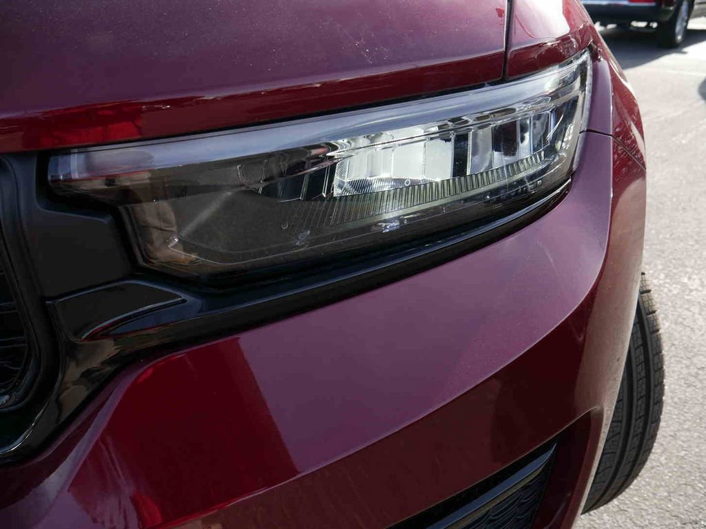 New 2025 Jeep Grand Cherokee Limited w/ Luxury Tech Group II image 25